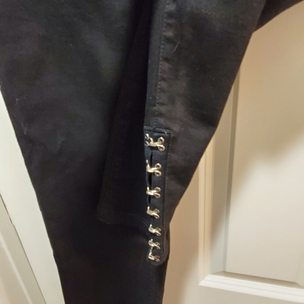 Black skinny jeans with ankle detail Torrid